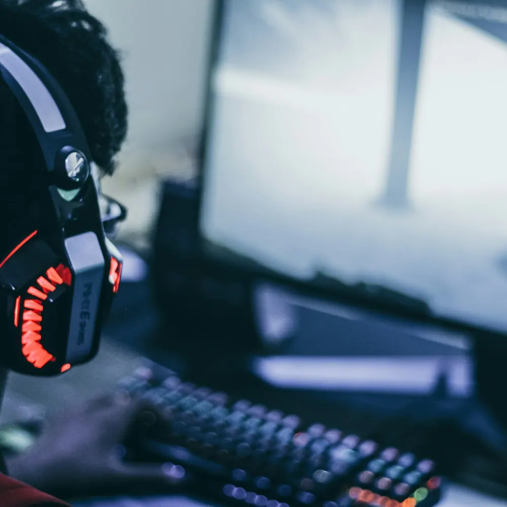 Riftline Echo wireless gaming headset with a detachable boom microphone